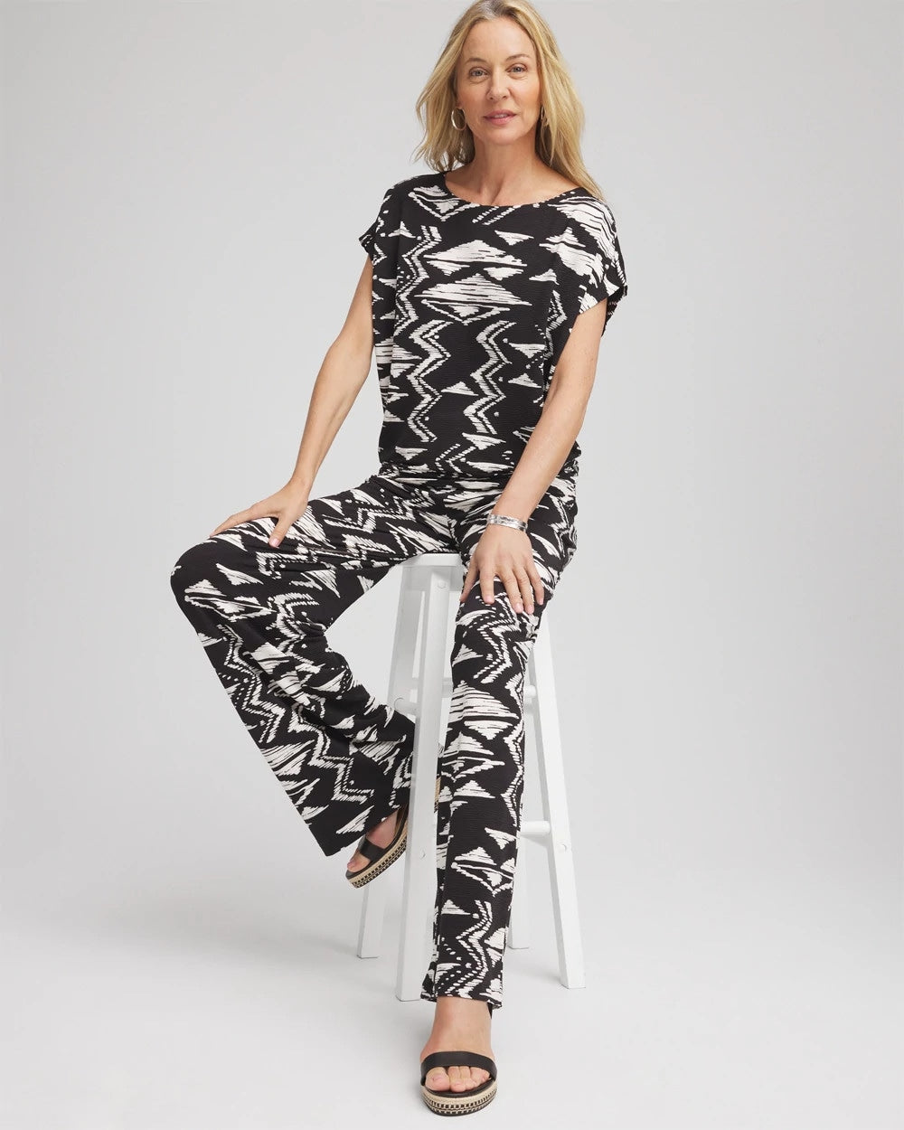 Travelers™ Crinkled Knit Geo-Print Top